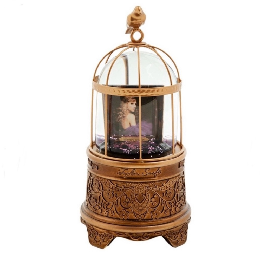 Taylor Swift Speak Now Snow Globe